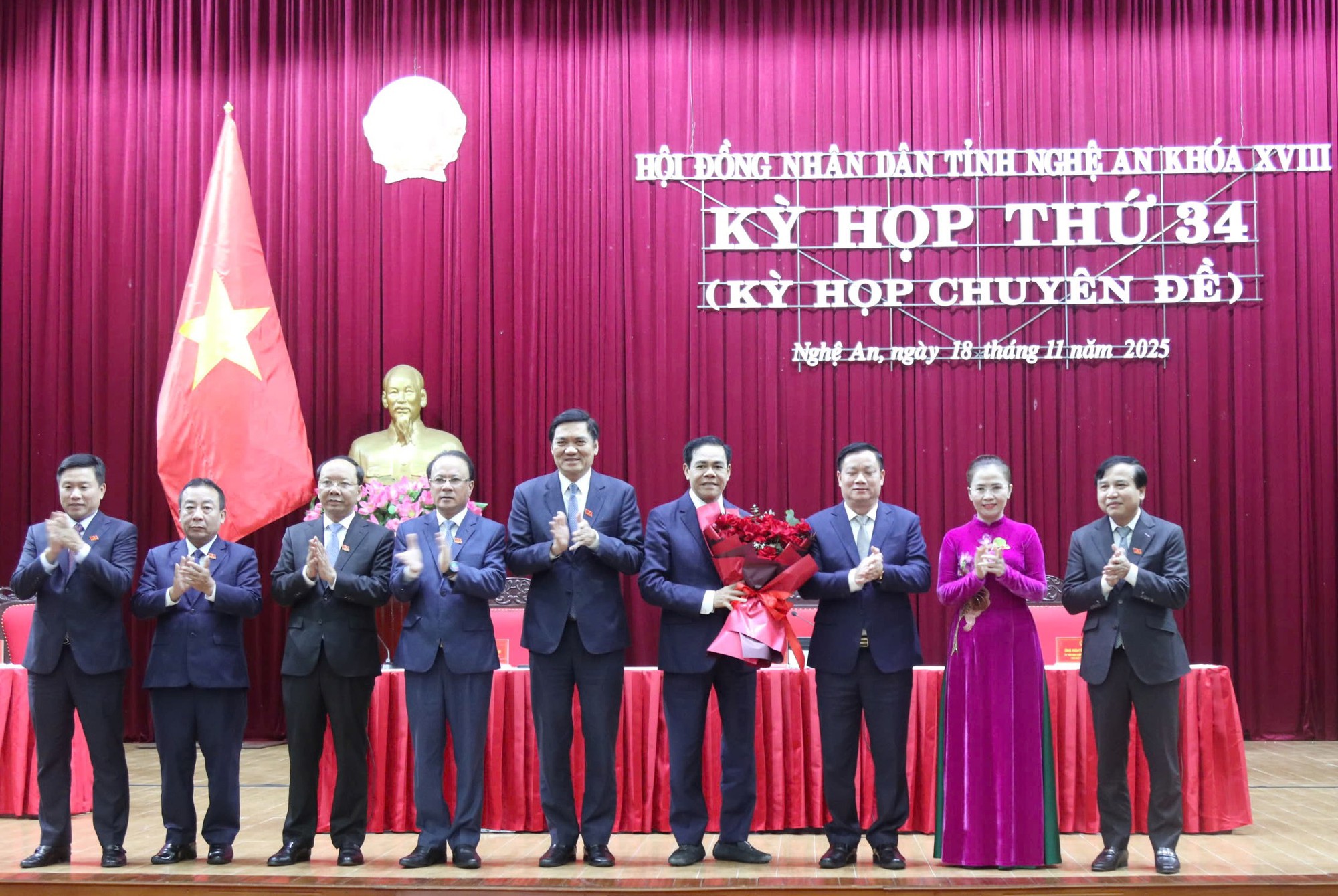 Ông Võ Trọng Hải được bầu giữ chức Chủ tịch UBND tỉnh Nghệ An- Ảnh 2.