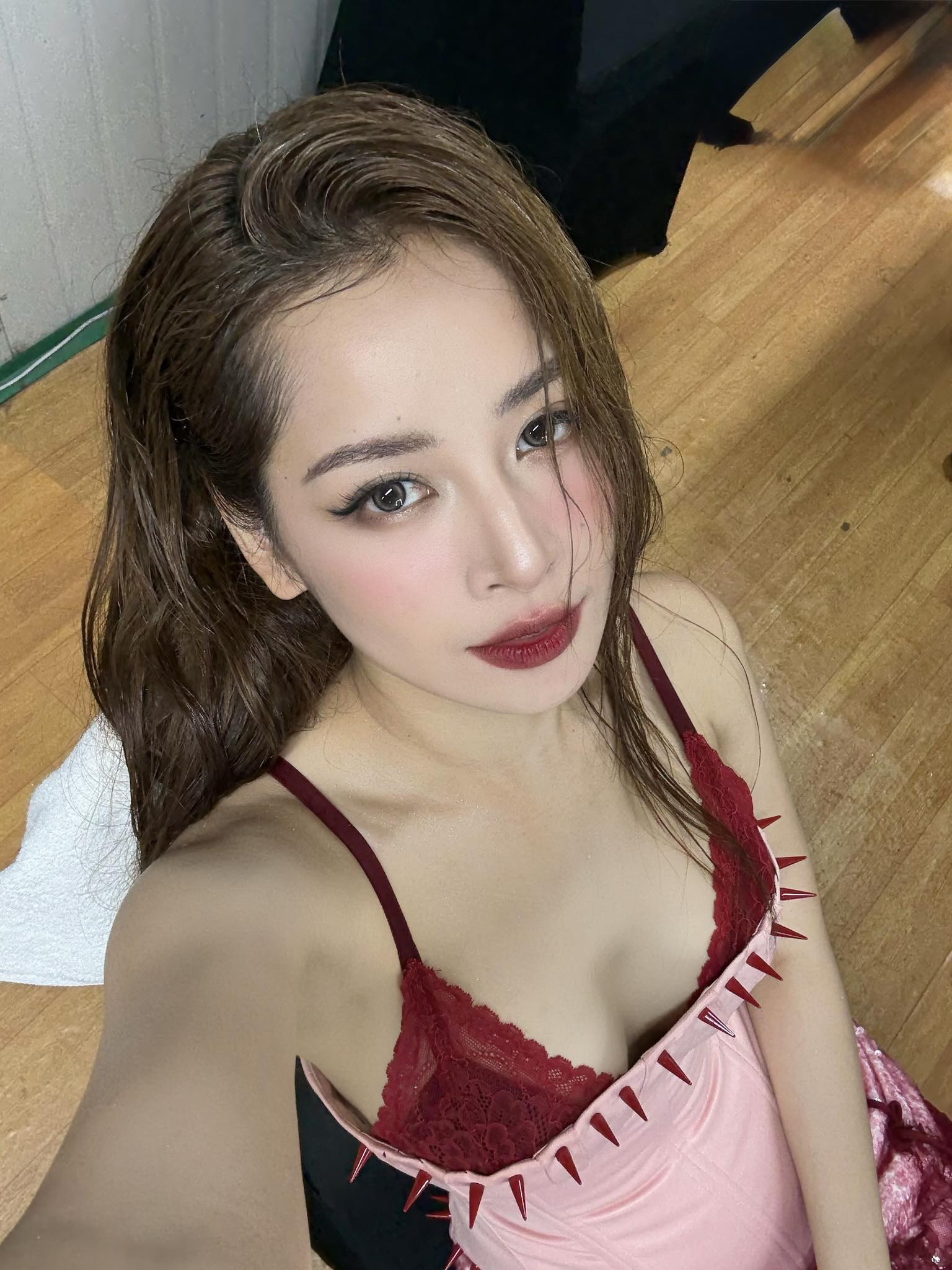 Tóc Tiên, Chi Pu "chặt đẹp" cả dàn sao Hàn, nhìn đâu cũng thấy đường cong săn chắc nhờ có loạt "vũ khí" không cần e dè ăn uống- Ảnh 5.