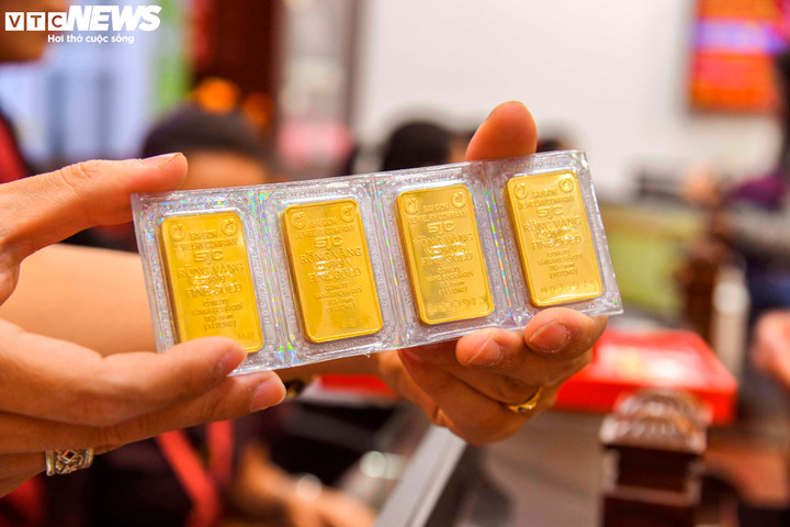 Giá vàng trong nước giảm gần 2 triệu đồng/lượng- Ảnh 1.
