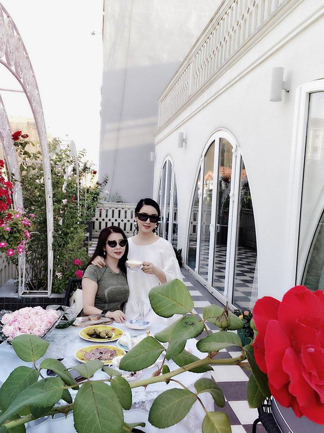 Hoa hậu Việt là mẹ đơn thân, U60 đẹp như 30, sở hữu biệt thự bề thế ở TP.HCM, đi mỏi chân không hết- Ảnh 13.