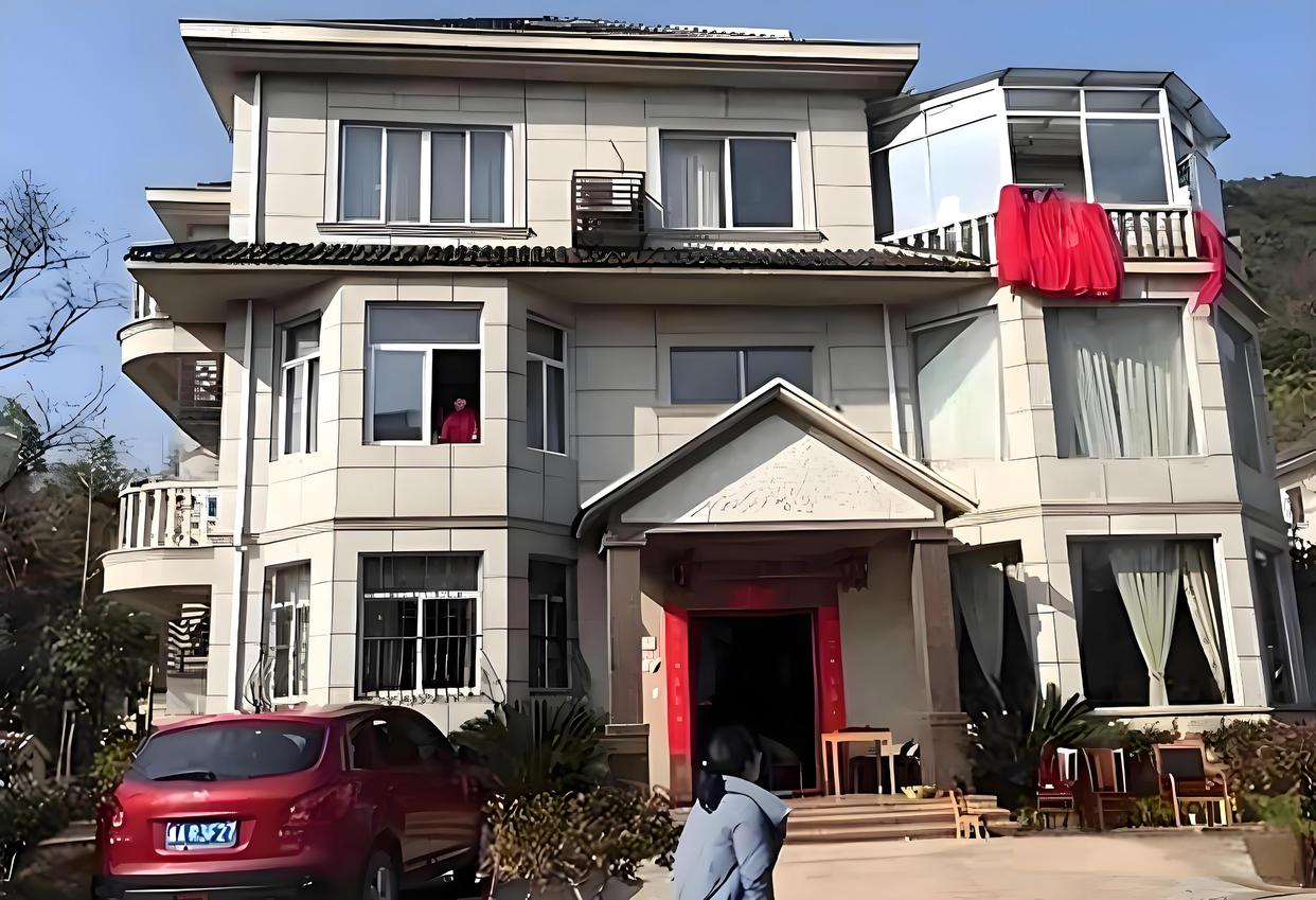 Bán nhà cổ được 32 tỷ đồng, cha mẹ chia hết cho anh và em trai, tôi chỉ được 371 triệu nhưng 3 tháng sau nhận 1 cuộc gọi mà cả đời không thể quên- Ảnh 1. Bán nhà cổ được 32 tỷ đồng, cha mẹ chia hết cho anh và em trai, tôi chỉ được 371 triệu nhưng 3 tháng sau nhận 1 cuộc gọi mà cả đời không thể quên- Ảnh 1.