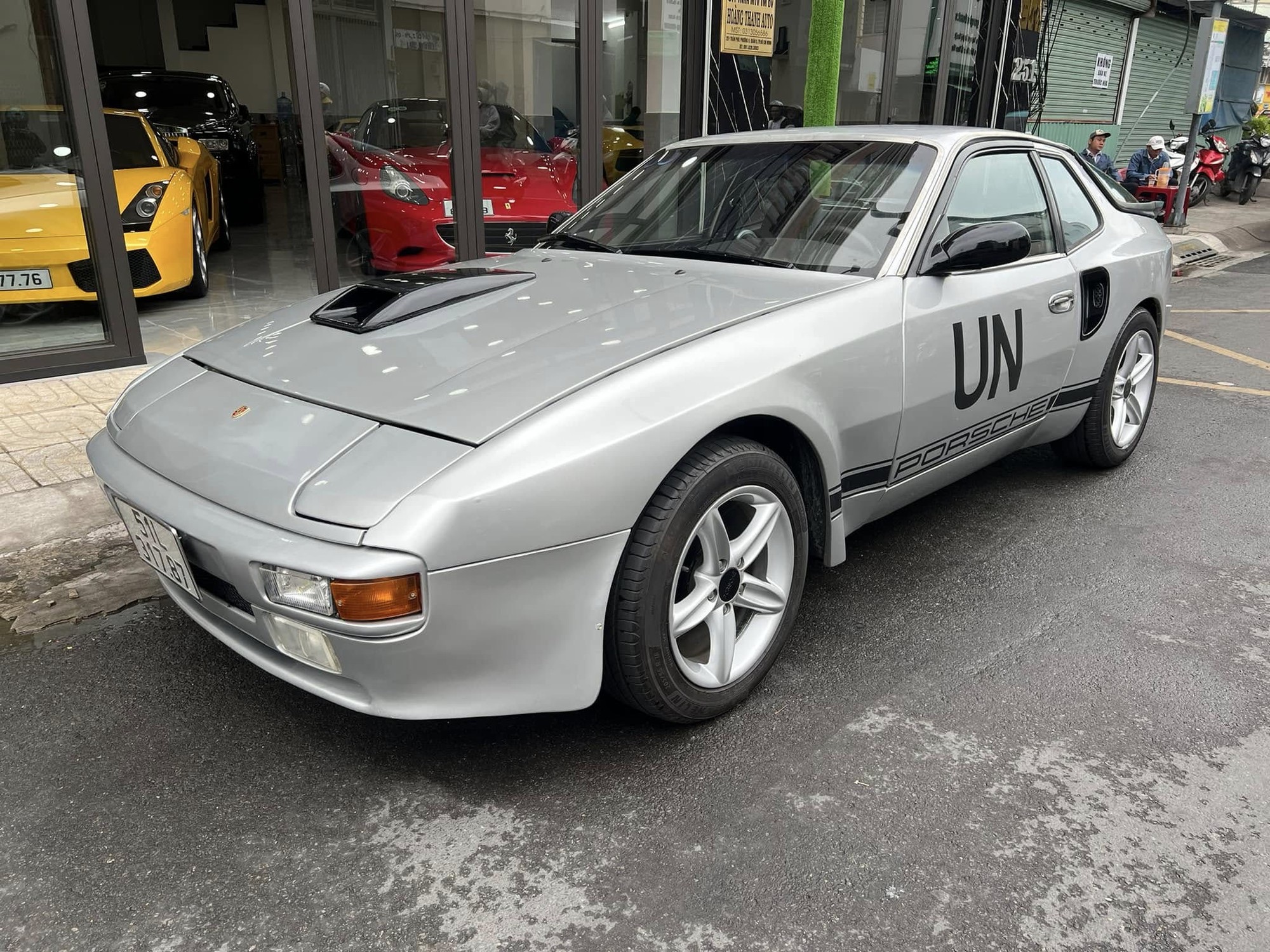 Porsche 944 thứ hai của ông Đặng Lê Nguyên Vũ xuống phố: Có chi tiết hiếm thấy, diện mạo lạ khác hẳn nguyên bản- Ảnh 7. Porsche 944 thứ hai của ông Đặng Lê Nguyên Vũ xuống phố: Có chi tiết hiếm thấy, diện mạo lạ khác hẳn nguyên bản- Ảnh 7.