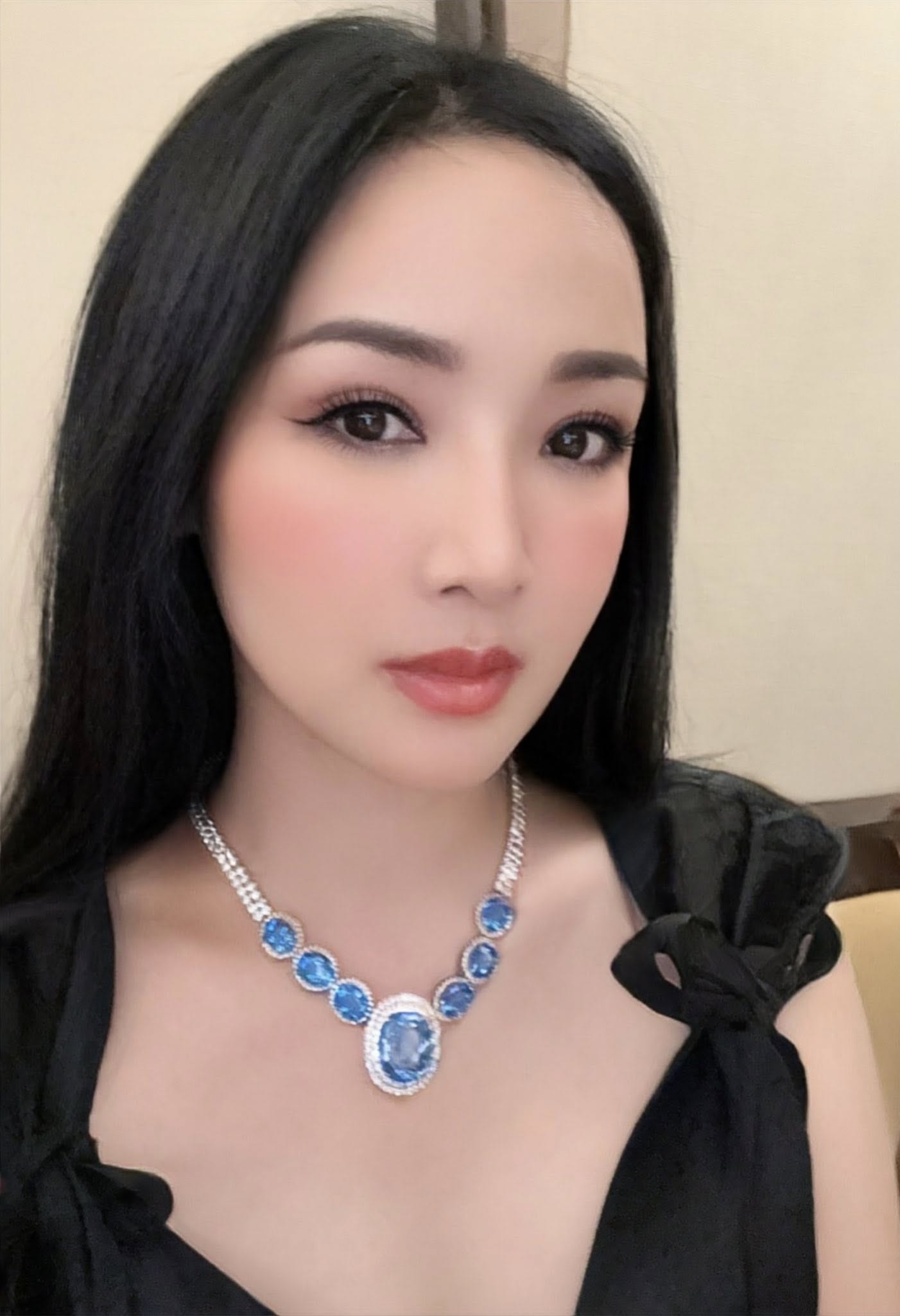 Hoa hậu Việt là mẹ đơn thân, U60 đẹp như 30, sở hữu biệt thự bề thế ở TP.HCM, đi mỏi chân không hết- Ảnh 5.