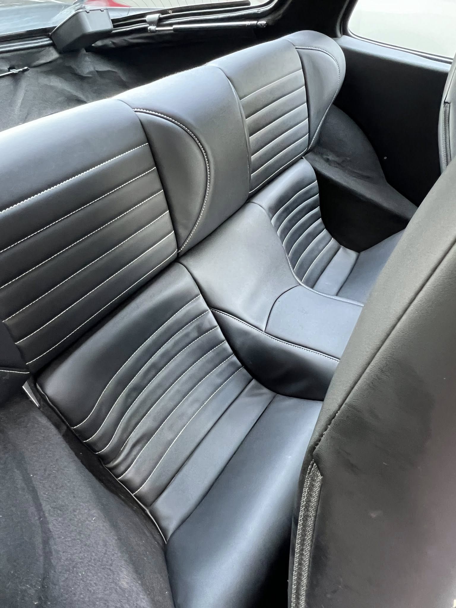 Porsche 944 thứ hai của ông Đặng Lê Nguyên Vũ xuống phố: Có chi tiết hiếm thấy, diện mạo lạ khác hẳn nguyên bản- Ảnh 5. Porsche 944 thứ hai của ông Đặng Lê Nguyên Vũ xuống phố: Có chi tiết hiếm thấy, diện mạo lạ khác hẳn nguyên bản- Ảnh 5.