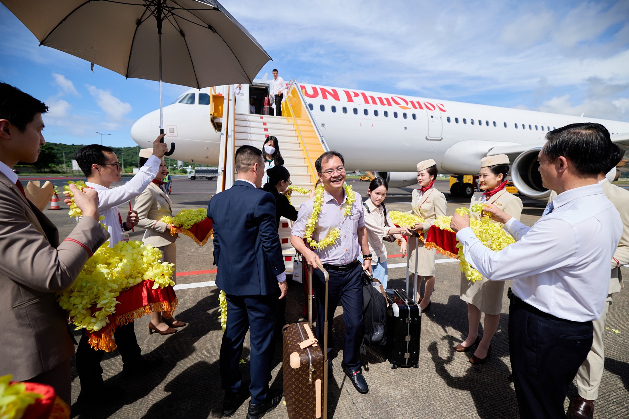 Tàu điện, hàng không và những pha ‘chơi lớn’ của Vingroup, Sun Group để kết nối dự án tỷ USD- Ảnh 9. Tàu điện, hàng không và những pha ‘chơi lớn’ của Vingroup, Sun Group để kết nối dự án tỷ USD- Ảnh 9.