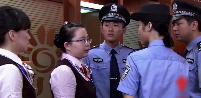 Cả làng mang 103 tỷ đồng tiền đền bù đất đi gửi tiết kiệm, chưa đầy 1 ngày tiền đã bị chuyển đi, ngân hàng khẳng định: "Lỗi không phải của chúng tôi"- Ảnh 1. Cả làng mang 103 tỷ đồng tiền đền bù đất đi gửi tiết kiệm, chưa đầy 1 ngày tiền đã bị chuyển đi, ngân hàng khẳng định: "Lỗi không phải của chúng tôi"- Ảnh 1.