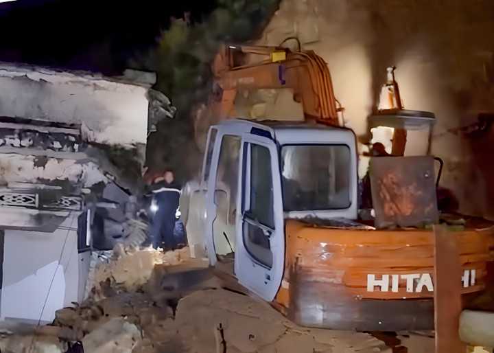 Giải cứu bé gái 8 tuổi ở Đà Lạt bị đất đá sạt lở vùi lấp- Ảnh 1.