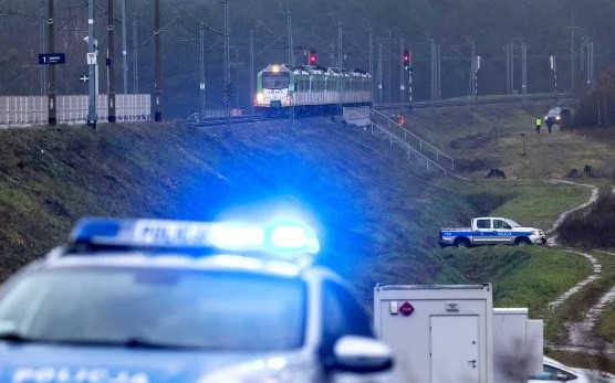 Ba Lan c&aacute;o buộc 'người Ukraine hợp t&aacute;c với Moscow' đ&aacute;nh bom đường sắt - Nga n&oacute;i 'c&oacute; nhiệm vụ quan trọng hơn'