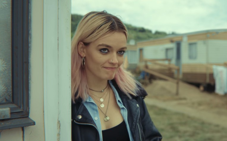 Xem phim Sex Education, tôi đã kịp thời cứu con gái mình khỏi cảnh lạc lối, thật không gì may mắn hơn- Ảnh 1.