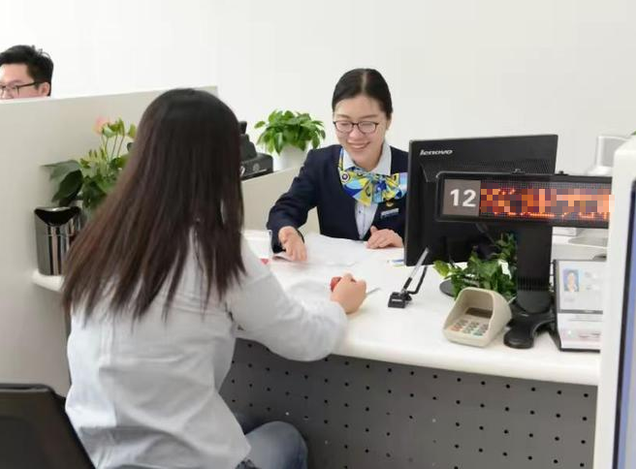 Người đ&agrave;n &ocirc;ng chuyển 93 triệu đồng nhưng đối t&aacute;c lại nhận được gấp 10 lần, ng&acirc;n h&agrave;ng kiện v&igrave; 