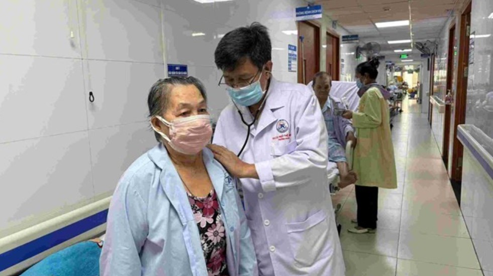 Ghi nhận 11.000 ca cúm mùa trong một tháng, Bộ Y tế ra cảnh báo dịch- Ảnh 1.