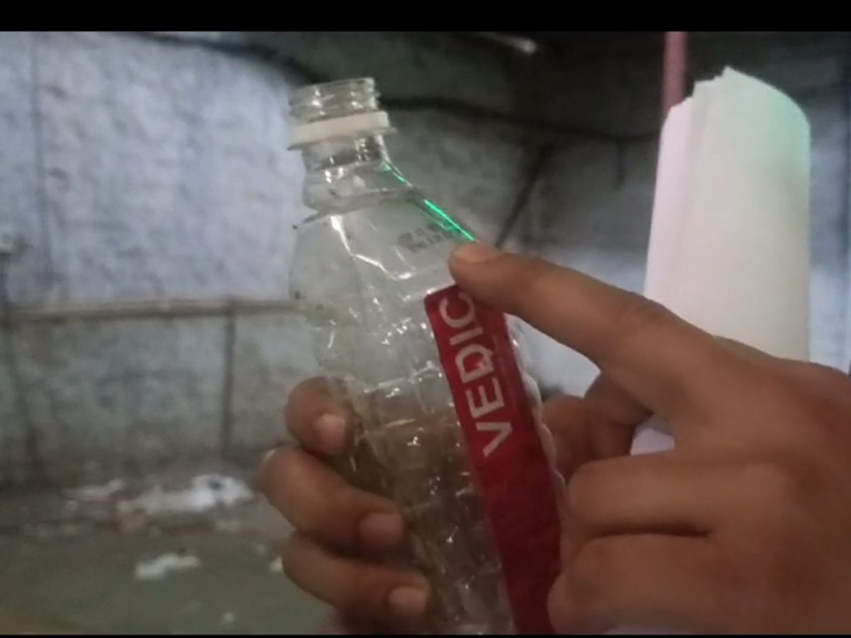 Đột kích một nhà kho, công an triệt phá đường dây sản xuất nước lọc giả quy mô lớn - chủ sở hữu là con trai Cựu Chủ tịch Hội đồng thành phố- Ảnh 3.