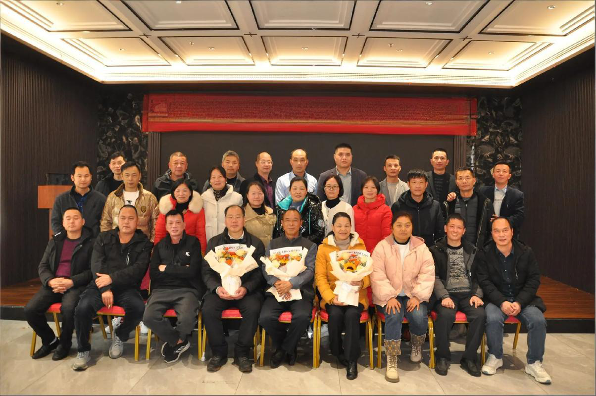 Đi họp lớp, các bạn được đại gia tặng quà 10 triệu đồng, trả hết hoá đơn: Không ngờ tôi vắng mặt bỗng thành “người may mắn nhất”- Ảnh 2.