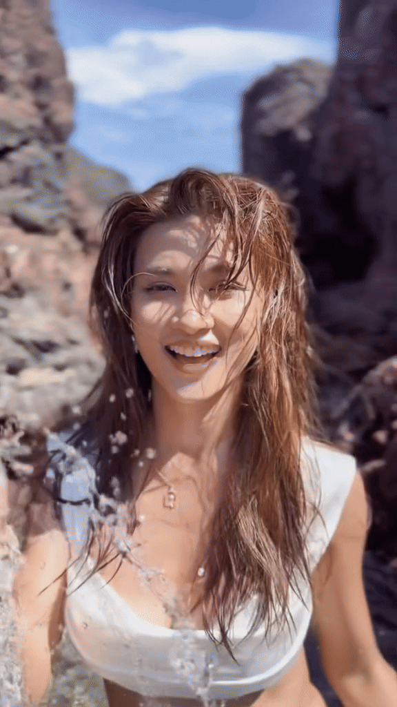 Kim Tuyến chính là tuyệt sắc mỹ nhân, đặt ngang hàng với Hà Tăng được- Ảnh 2. Kim Tuyến chính là tuyệt sắc mỹ nhân, đặt ngang hàng với Hà Tăng được- Ảnh 2.