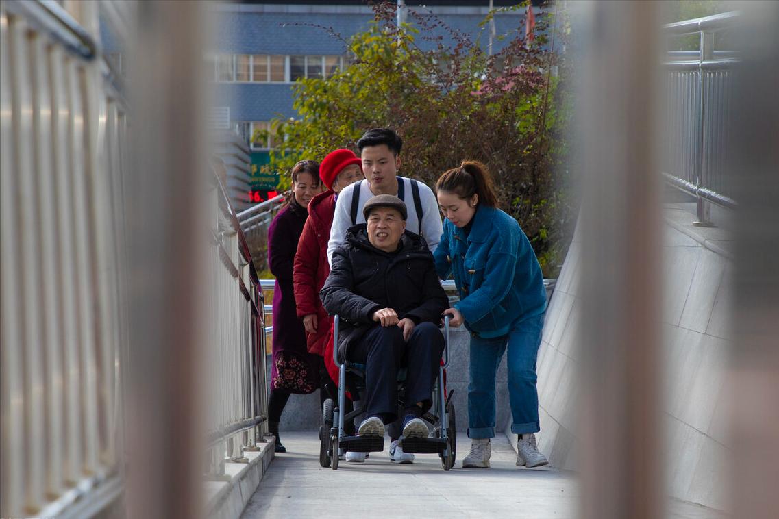 Càng giữ tiền chặt, tuổi già càng trống rỗng – bài học tôi phải trả giá ở tuổi 70- Ảnh 3. Càng giữ tiền chặt, tuổi già càng trống rỗng – bài học tôi phải trả giá ở tuổi 70- Ảnh 3.