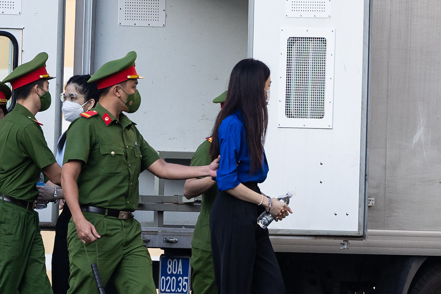 Thái độ của Thuỳ Tiên trong phiên toà xét xử vụ án Kẹo Kera, một ánh mắt nói lên tất cả- Ảnh 9. Thái độ của Thuỳ Tiên trong phiên toà xét xử vụ án Kẹo Kera, một ánh mắt nói lên tất cả- Ảnh 9.