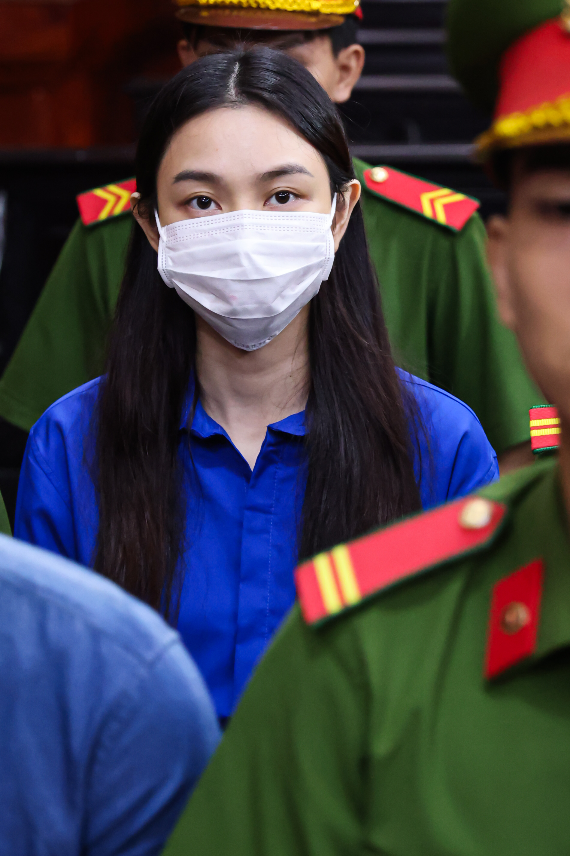 Thuỳ Tiên cởi bỏ khẩu trang, nở nụ cười hiếm hoi sau 6 tháng tạm giam!- Ảnh 4. Thuỳ Tiên cởi bỏ khẩu trang, nở nụ cười hiếm hoi sau 6 tháng tạm giam!- Ảnh 4.