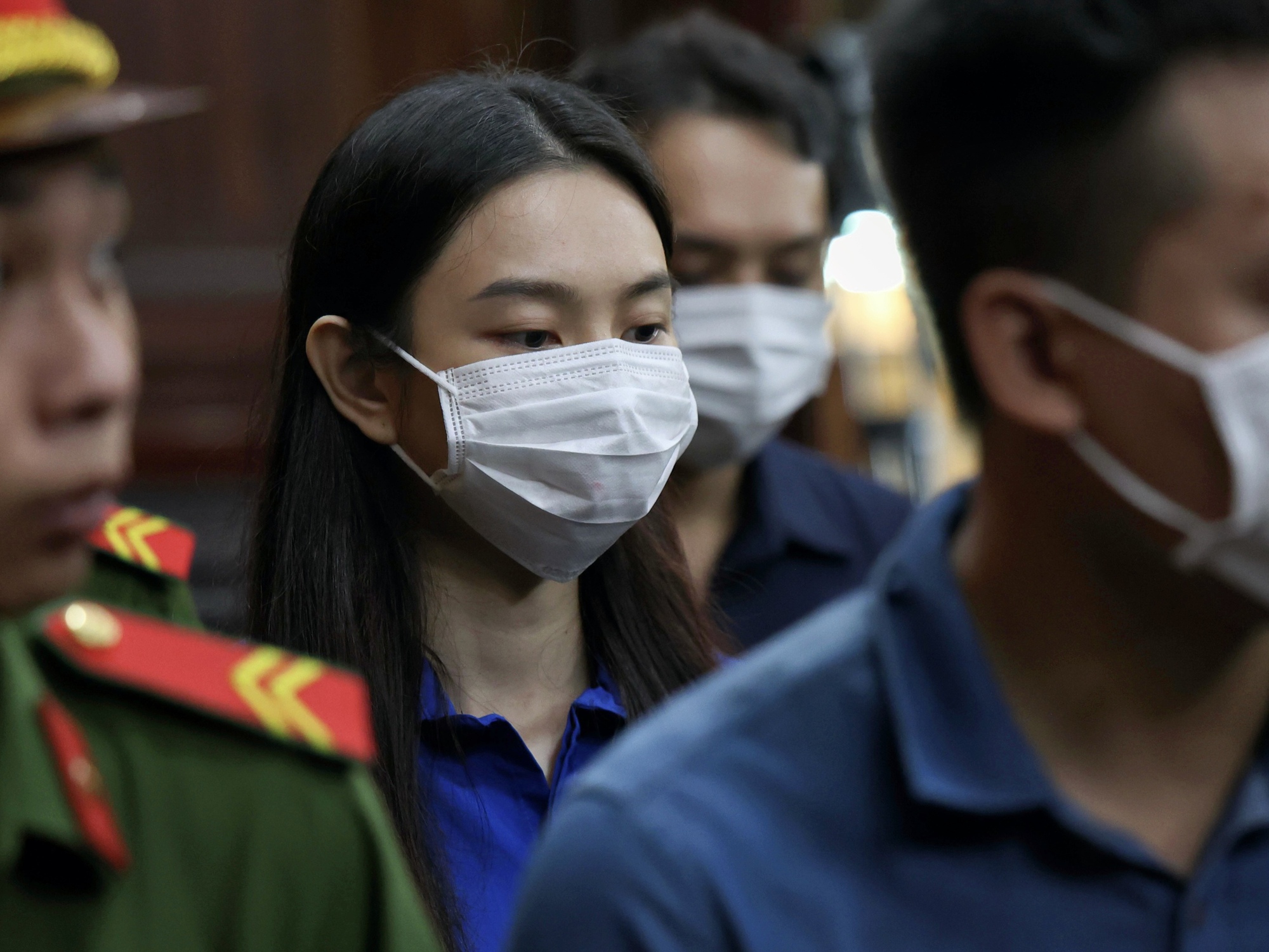 Bị cáo Nguyễn Thúc Thùy Tiên khai các bước đi đều hỏi "giám đốc Dung"- Ảnh 1. Bị cáo Nguyễn Thúc Thùy Tiên khai các bước đi đều hỏi "giám đốc Dung"- Ảnh 1.