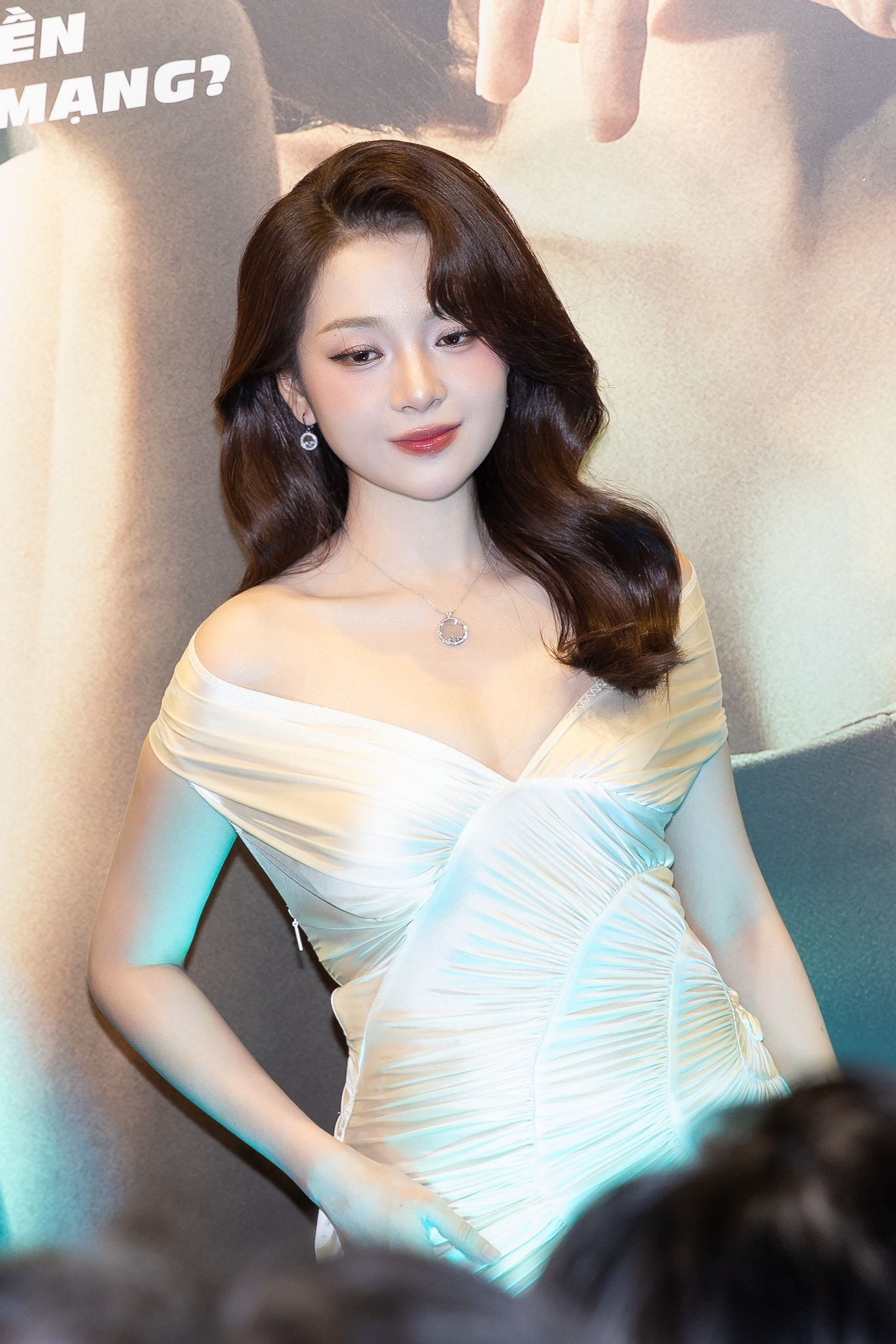 Việt Nam có 1 mỹ nhân giống hàng loạt minh tinh châu Á: Đẹp tựa Baifern Pimchanok, sang như Kim Ji Won, hao hao Triệu Lệ Dĩnh- Ảnh 1.