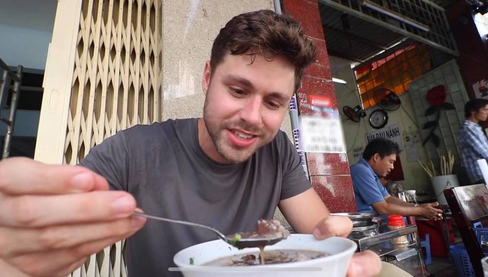 Khách Tây thốt lên sau khi ăn món bình dân, quen thuộc của nhiều người Việt: "Tôi yêu Việt Nam mất rồi!- Ảnh 3.