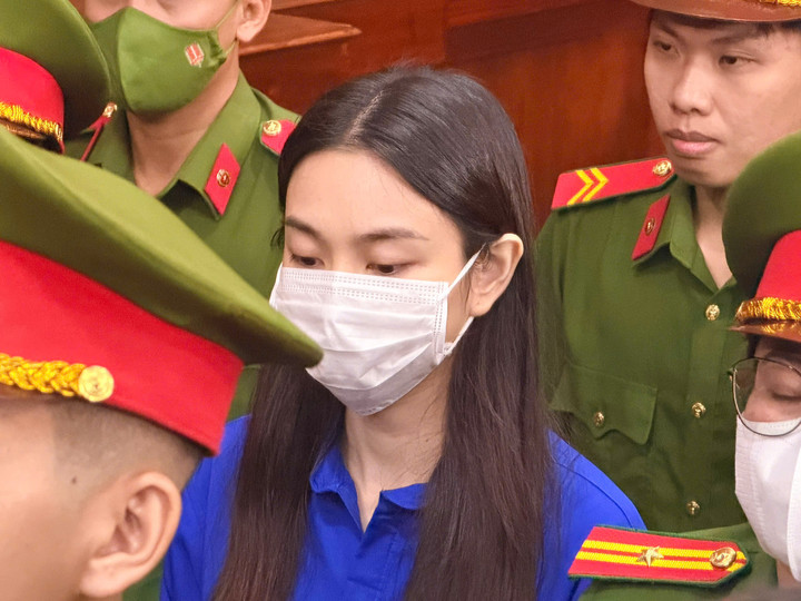 Xử vụ kẹo Kera: Giám đốc Công ty Chị Em Rọt khai lý do Thùy Tiên được tăng cổ phần- Ảnh 2.