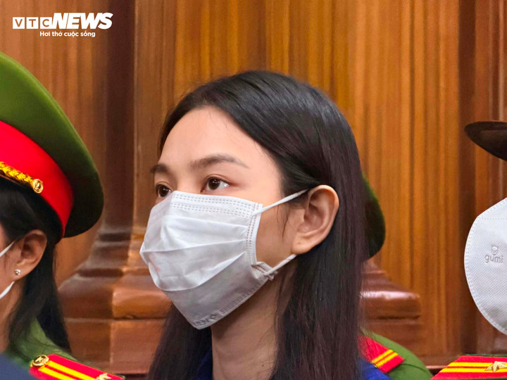 Thùy Tiên khai 'bất ngờ về kết quả giám định kẹo Kera, ba bị cáo cũng sử dụng'- Ảnh 1.