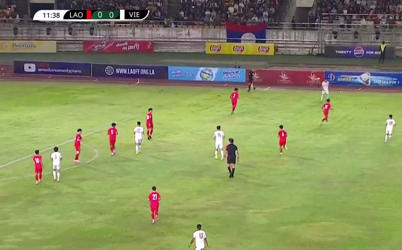 Diễn biến Việt Nam vs Lào: Nguyễn Xuân Son vào sân, HLV Kim Sang-sik tăng cường hàng công- Ảnh 2.