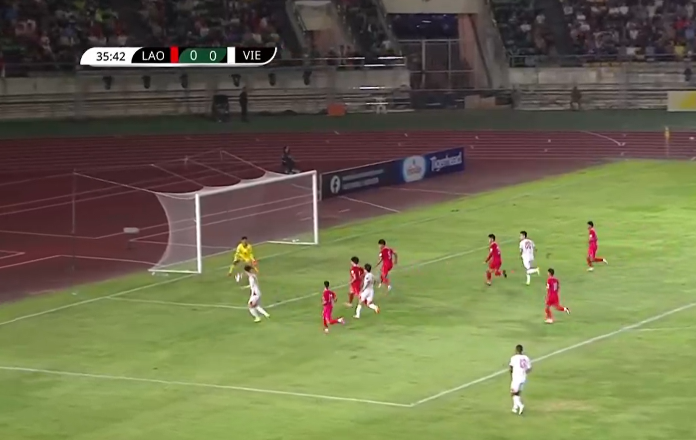 Diễn biến Việt Nam vs Lào: Nguyễn Xuân Son vào sân, HLV Kim Sang-sik tăng cường hàng công- Ảnh 1.