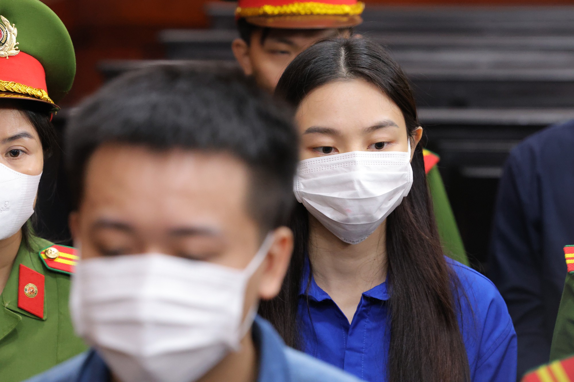 Thuỳ Tiên cởi bỏ khẩu trang, nở nụ cười hiếm hoi sau 6 tháng tạm giam!- Ảnh 5. Thuỳ Tiên cởi bỏ khẩu trang, nở nụ cười hiếm hoi sau 6 tháng tạm giam!- Ảnh 5.