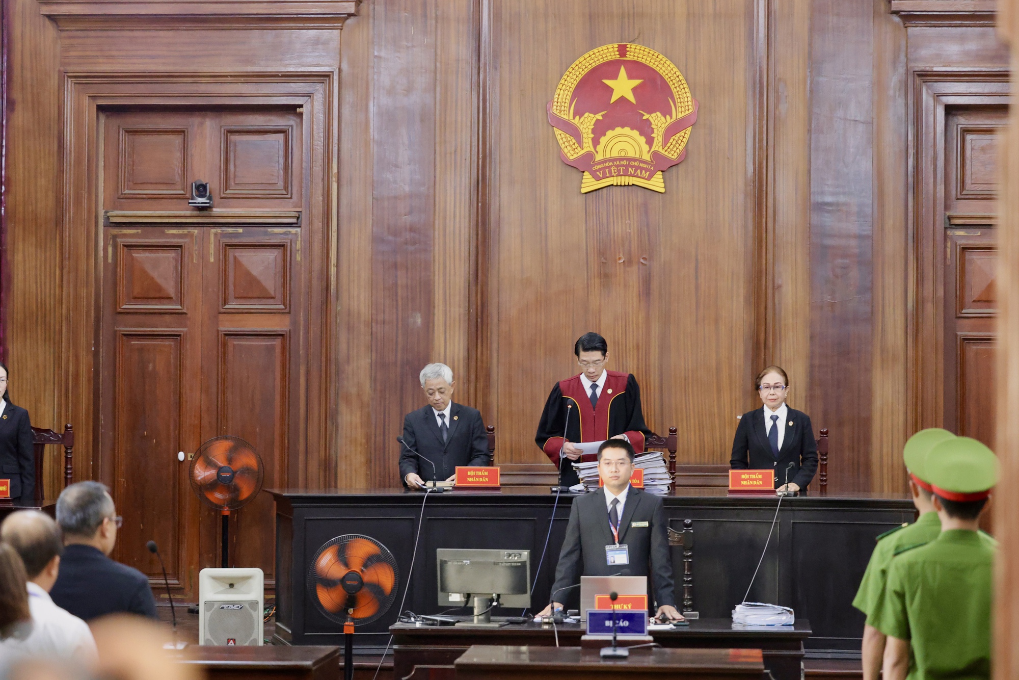 X&eacute;t xử vụ kẹo Kera: L&yacute; do Th&ugrave;y Ti&ecirc;n được hưởng 30% lợi nhuận sau phi&ecirc;n livestream "khủng"- Ảnh 4.