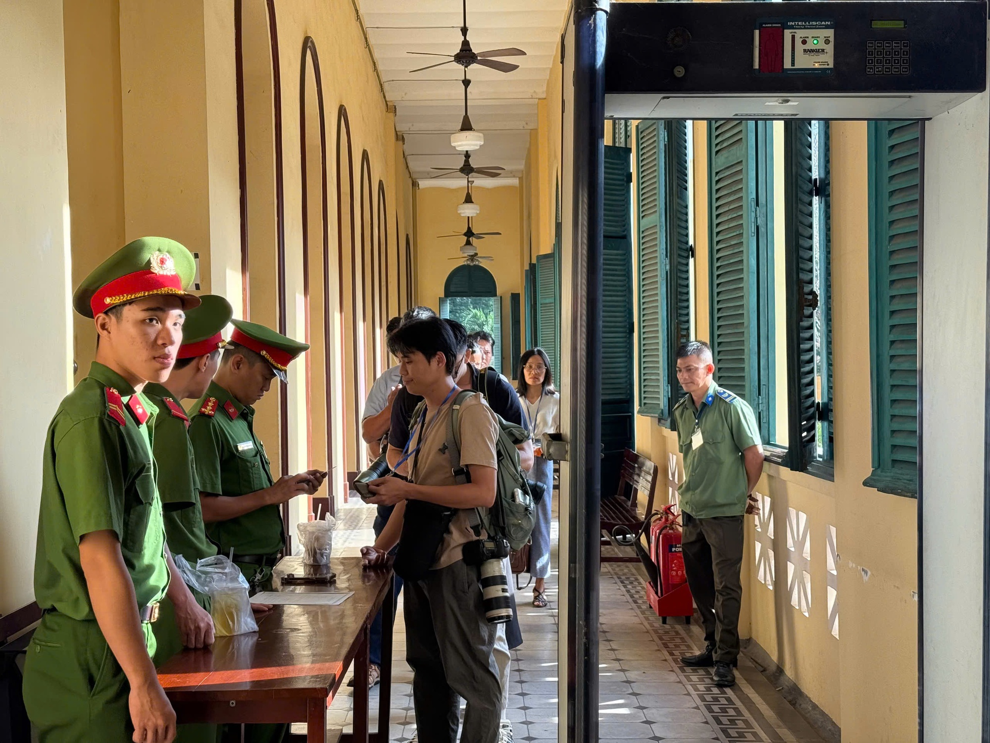 Hình ảnh phiên tòa xét xử bị cáo Nguyễn Thúc Thùy Tiên- Ảnh 2. Hình ảnh phiên tòa xét xử bị cáo Nguyễn Thúc Thùy Tiên- Ảnh 2.