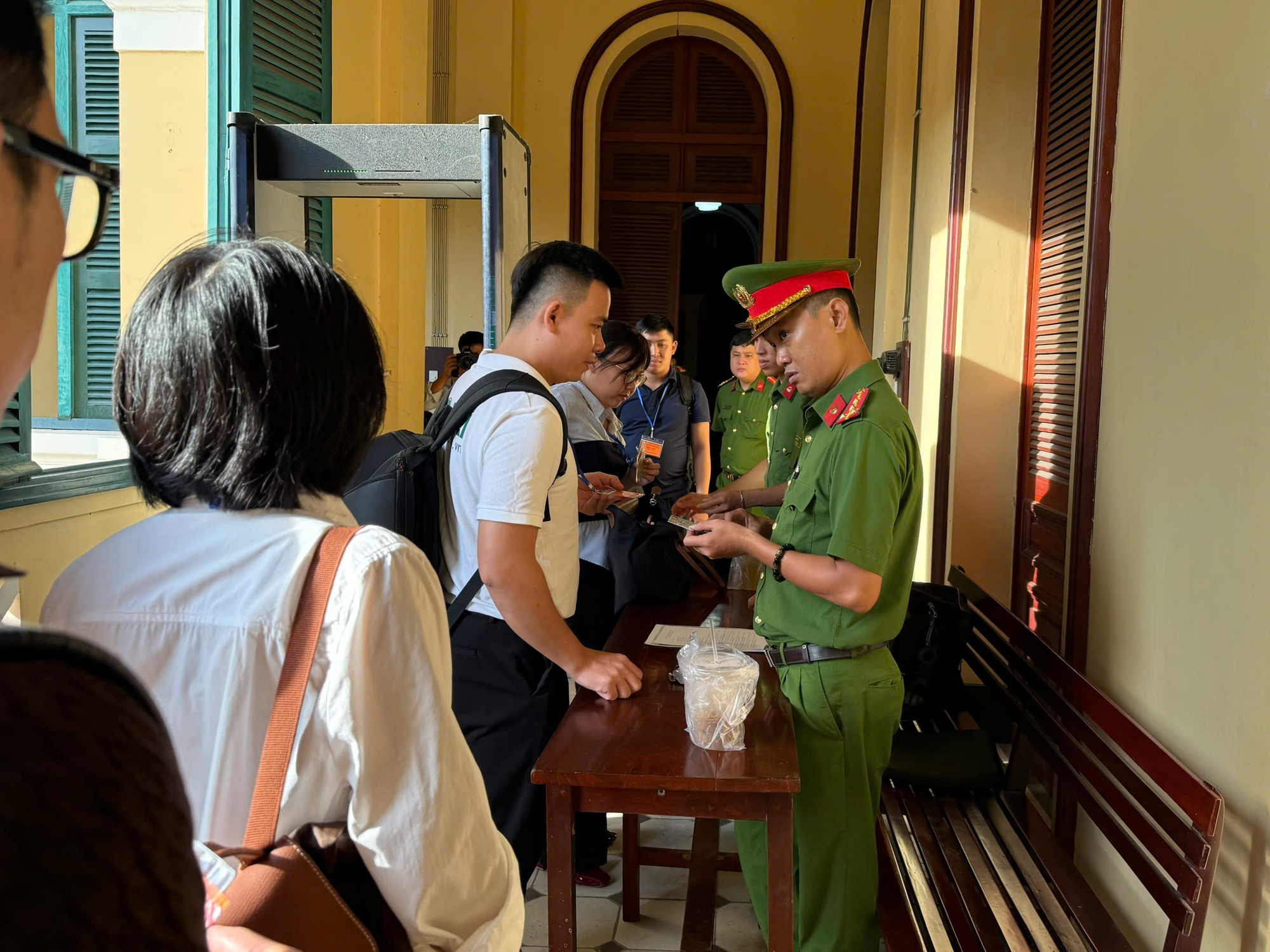 Hình ảnh phiên tòa xét xử bị cáo Nguyễn Thúc Thùy Tiên- Ảnh 3. Hình ảnh phiên tòa xét xử bị cáo Nguyễn Thúc Thùy Tiên- Ảnh 3.