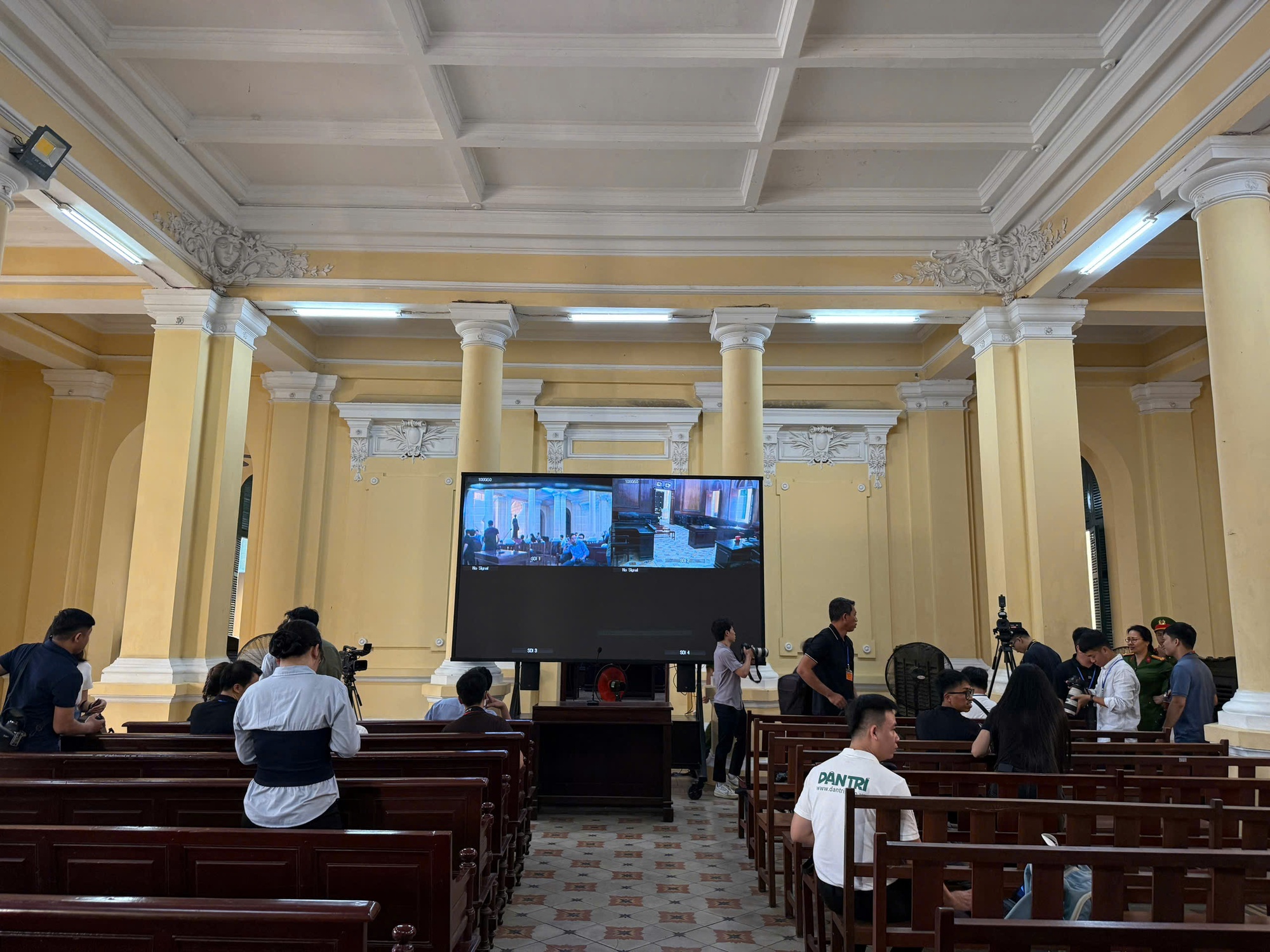 Hình ảnh phiên tòa xét xử bị cáo Nguyễn Thúc Thùy Tiên- Ảnh 4. Hình ảnh phiên tòa xét xử bị cáo Nguyễn Thúc Thùy Tiên- Ảnh 4.