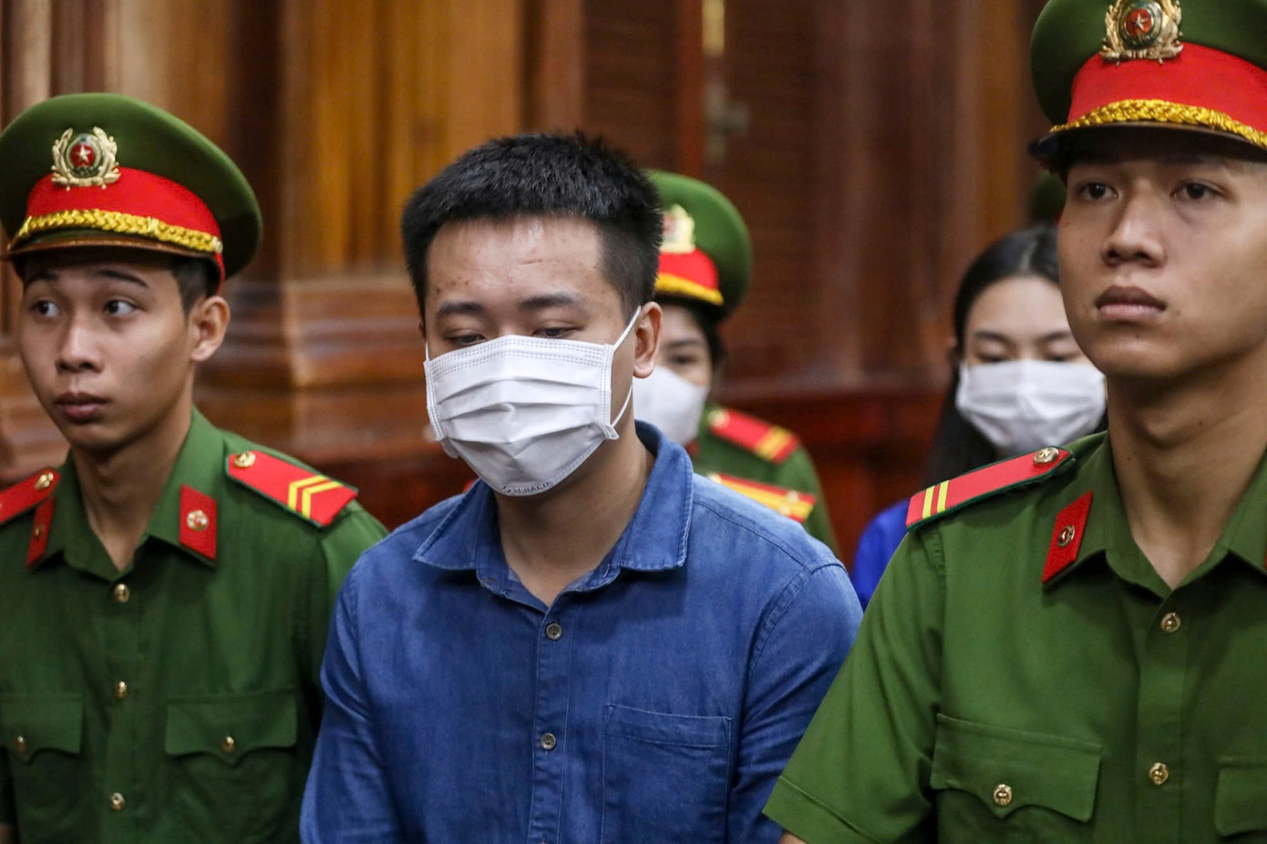 Trên bục khai báo, hoa hậu Thùy Tiên ngấn lệ thừa nhận hành vi phạm tội- Ảnh 5.