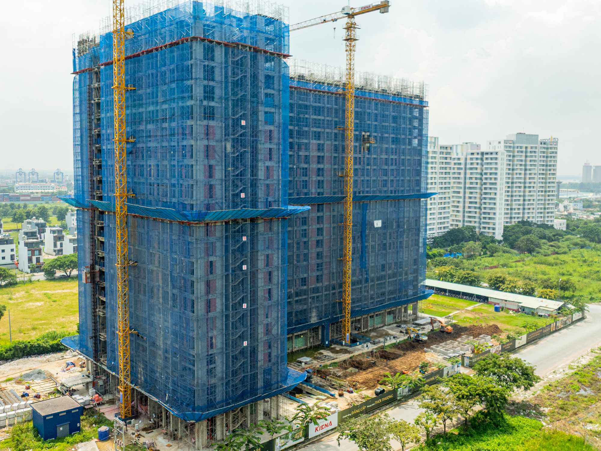 TP.HCM: Đoạn đường dài 8 km nhưng có hơn 10.000 căn hộ chung cư, nối cảng lớn nhất với sân bay rộng nhất Việt Nam- Ảnh 13. TP.HCM: Đoạn đường dài 8 km nhưng có hơn 10.000 căn hộ chung cư, nối cảng lớn nhất với sân bay rộng nhất Việt Nam- Ảnh 13.