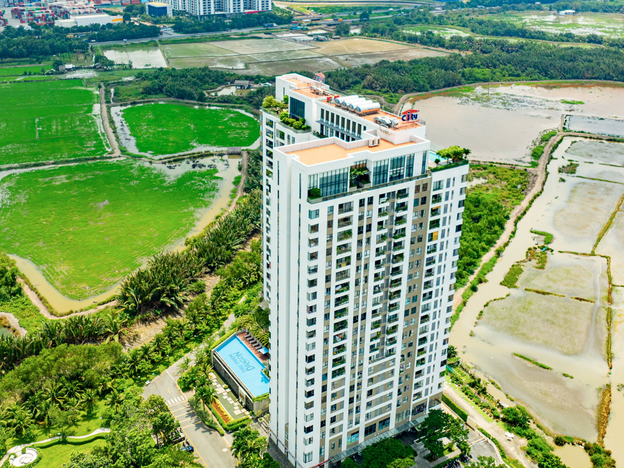 TP.HCM: Đoạn đường dài 8 km nhưng có hơn 10.000 căn hộ chung cư, nối cảng lớn nhất với sân bay rộng nhất Việt Nam- Ảnh 15. TP.HCM: Đoạn đường dài 8 km nhưng có hơn 10.000 căn hộ chung cư, nối cảng lớn nhất với sân bay rộng nhất Việt Nam- Ảnh 15.