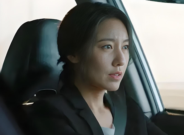 Biết tôi lén rút tiền sinh hoạt gửi về cho bố mẹ, chồng chỉ nói đúng một câu nhưng khiến tôi sụp ngã- Ảnh 1. Biết tôi lén rút tiền sinh hoạt gửi về cho bố mẹ, chồng chỉ nói đúng một câu nhưng khiến tôi sụp ngã- Ảnh 1.