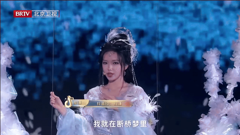 Tìm cả châu Á mới ra tiên nữ giáng trần này: Tinh hoa 4 mùa dồn hết vào người, giọng hát ngọt lịm có thật không vậy?- Ảnh 2.