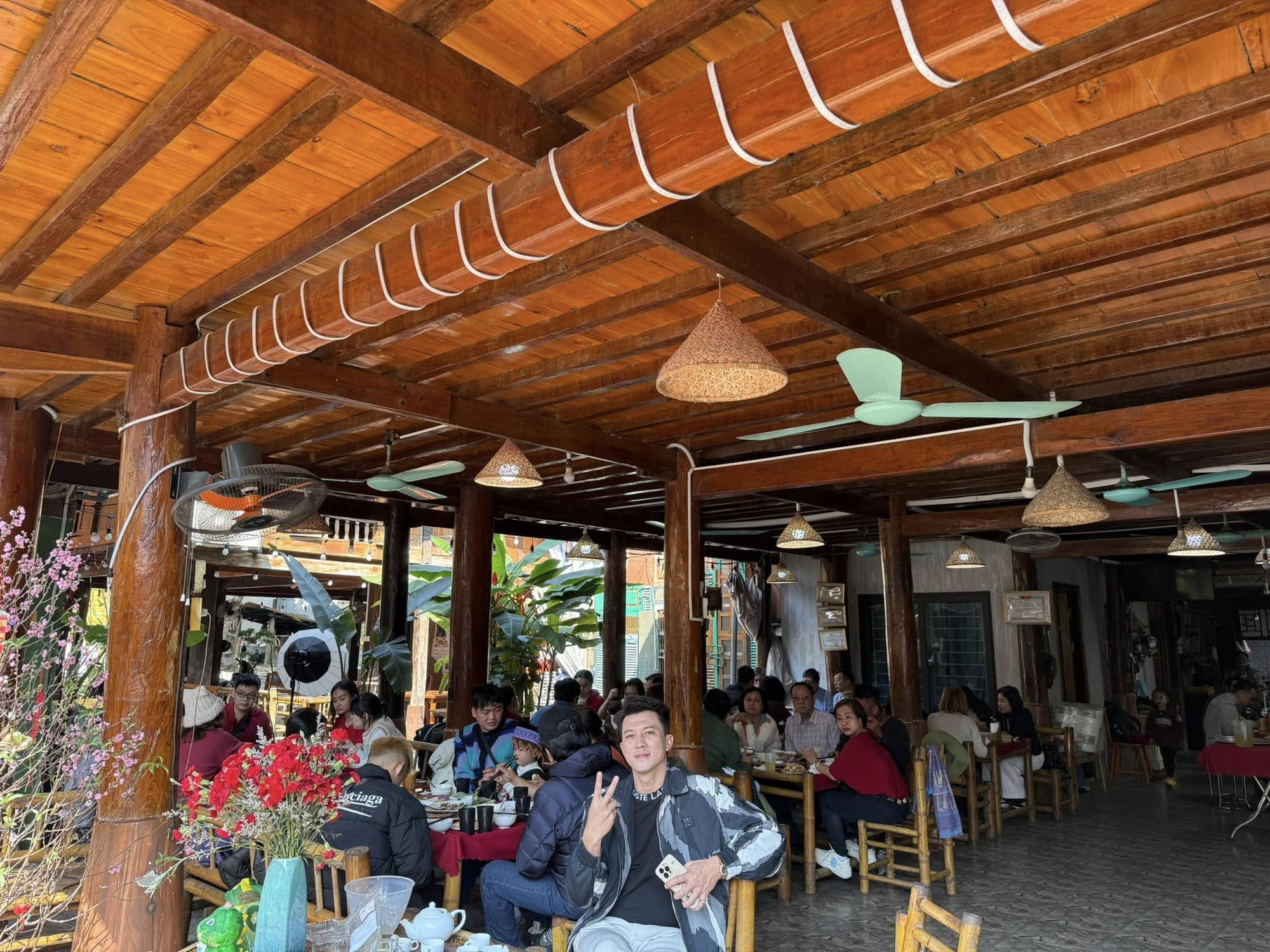 Tổng tài phim giờ vàng: Quá khứ làm bốc vác ở TP.HCM, giờ là chủ homestay, xây biệt thự, cưới hot girl- Ảnh 7. Tổng tài phim giờ vàng: Quá khứ làm bốc vác ở TP.HCM, giờ là chủ homestay, xây biệt thự, cưới hot girl- Ảnh 7.