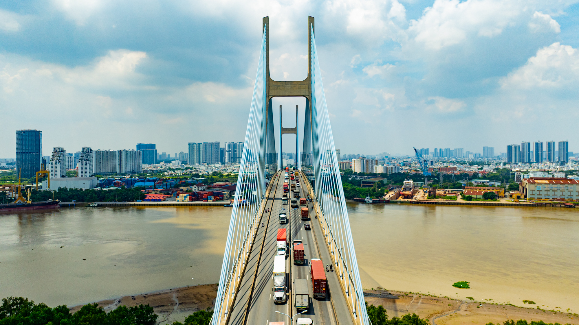 TP.HCM: Đoạn đường dài 8 km nhưng có hơn 10.000 căn hộ chung cư, nối cảng lớn nhất với sân bay rộng nhất Việt Nam- Ảnh 6. TP.HCM: Đoạn đường dài 8 km nhưng có hơn 10.000 căn hộ chung cư, nối cảng lớn nhất với sân bay rộng nhất Việt Nam- Ảnh 6.