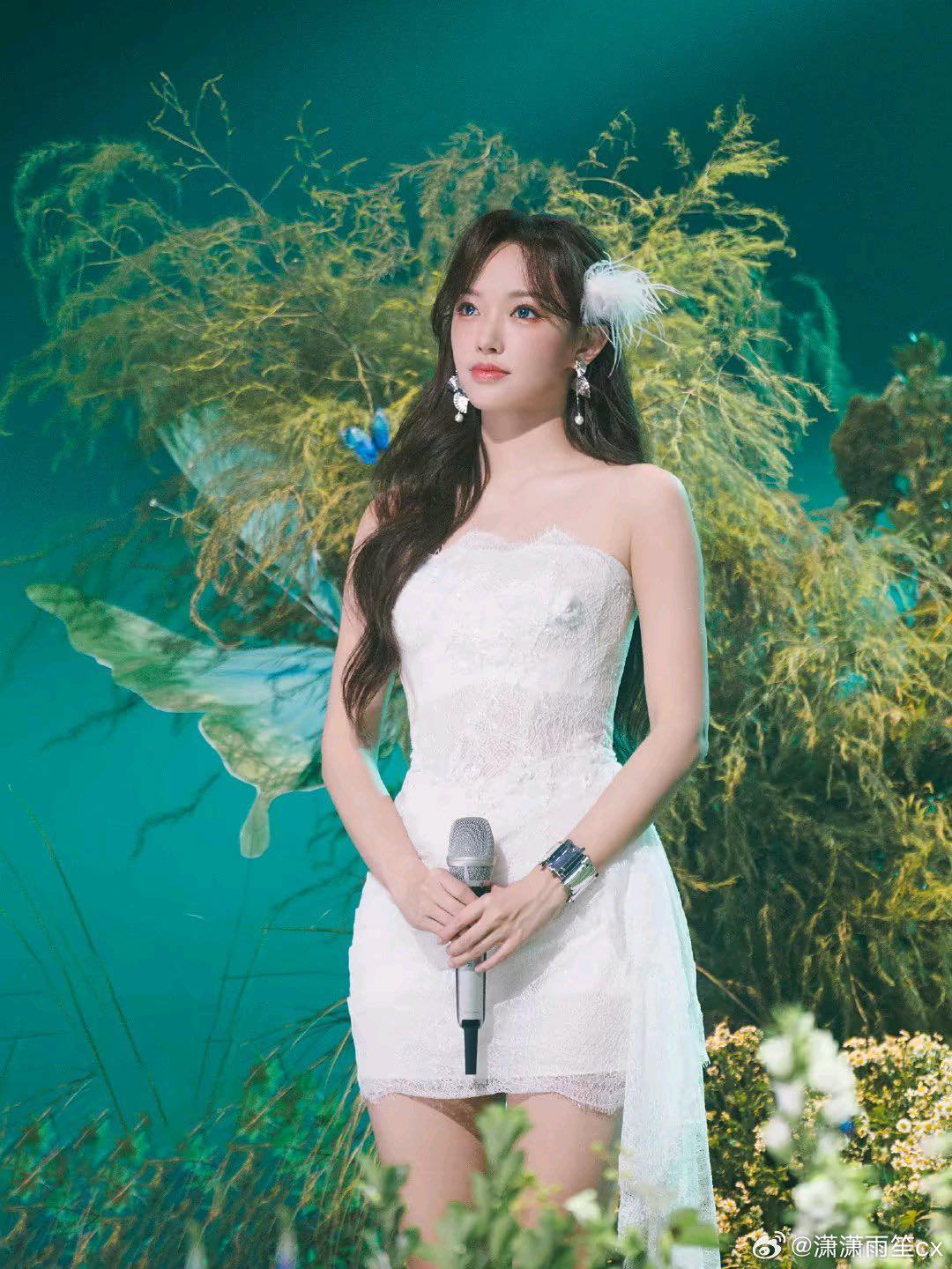 Tìm cả châu Á mới ra tiên nữ giáng trần này: Tinh hoa 4 mùa dồn hết vào người, giọng hát ngọt lịm có thật không vậy?- Ảnh 9.