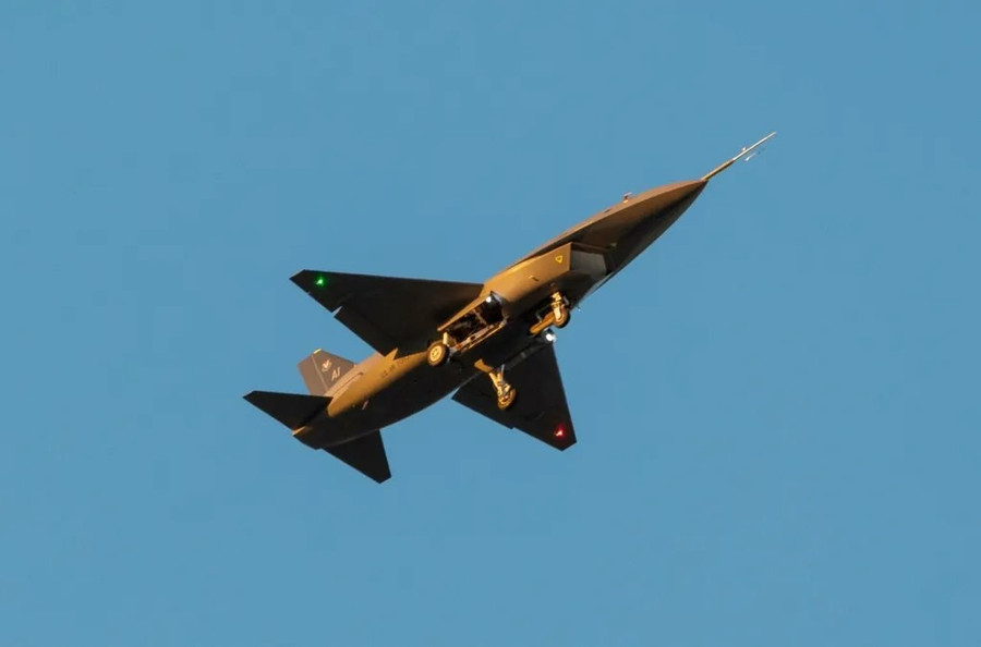 Tiêm kích không người lái YFQ-44A cất cánh cho chuyến bay đầu tiên- Ảnh 1.