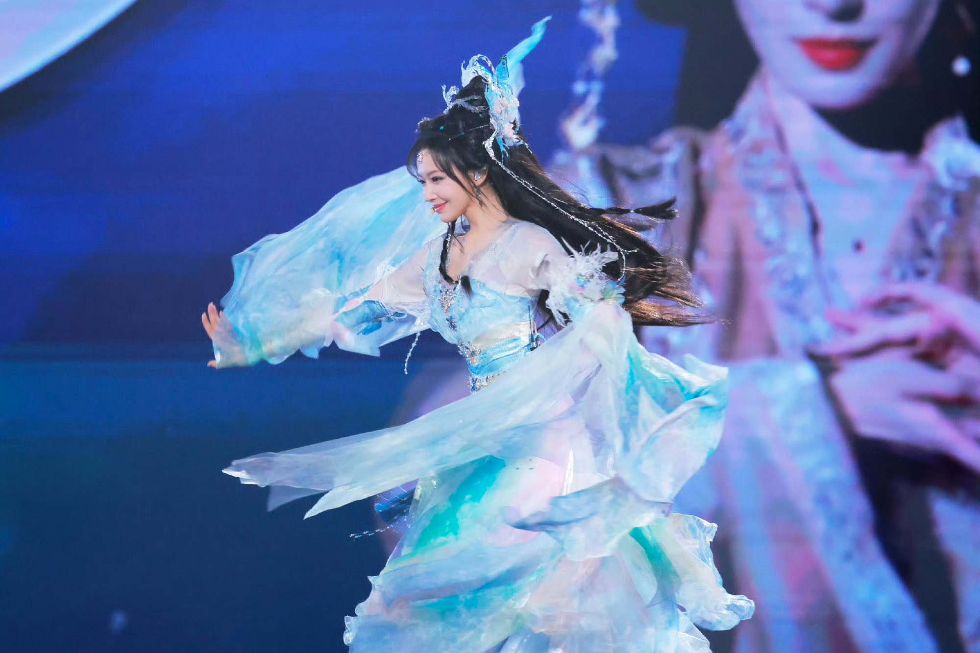 Tìm cả châu Á mới ra tiên nữ giáng trần này: Tinh hoa 4 mùa dồn hết vào người, giọng hát ngọt lịm có thật không vậy?- Ảnh 5.