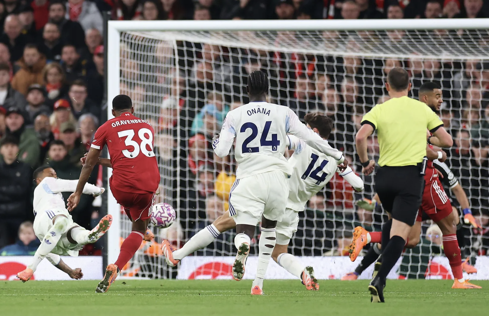 Salah chạm tay đến kỷ lục, Liverpool tìm lại niềm vui chiến thắng- Ảnh 4.