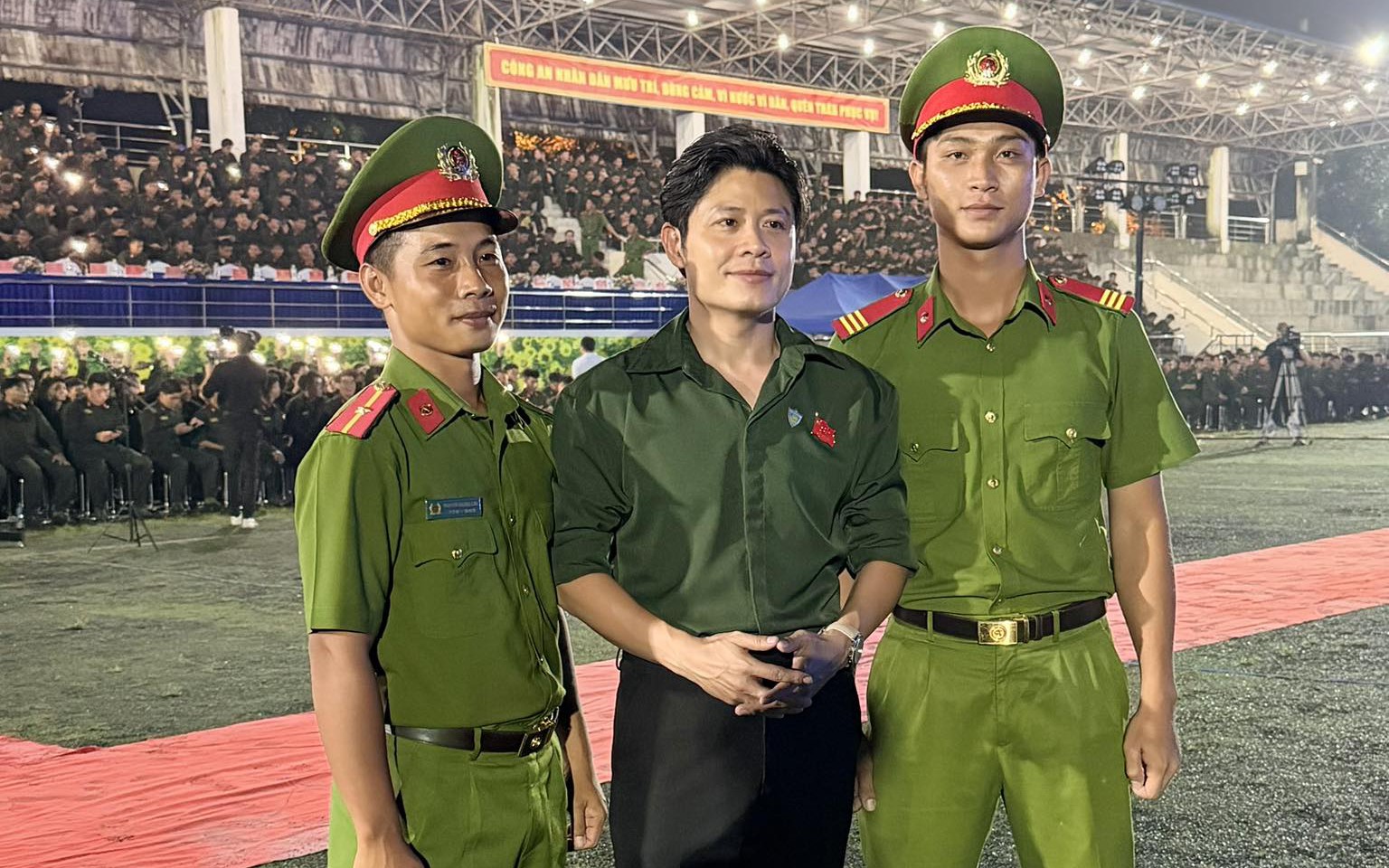 Ông Nawat khóc nức nở- Ảnh 3.