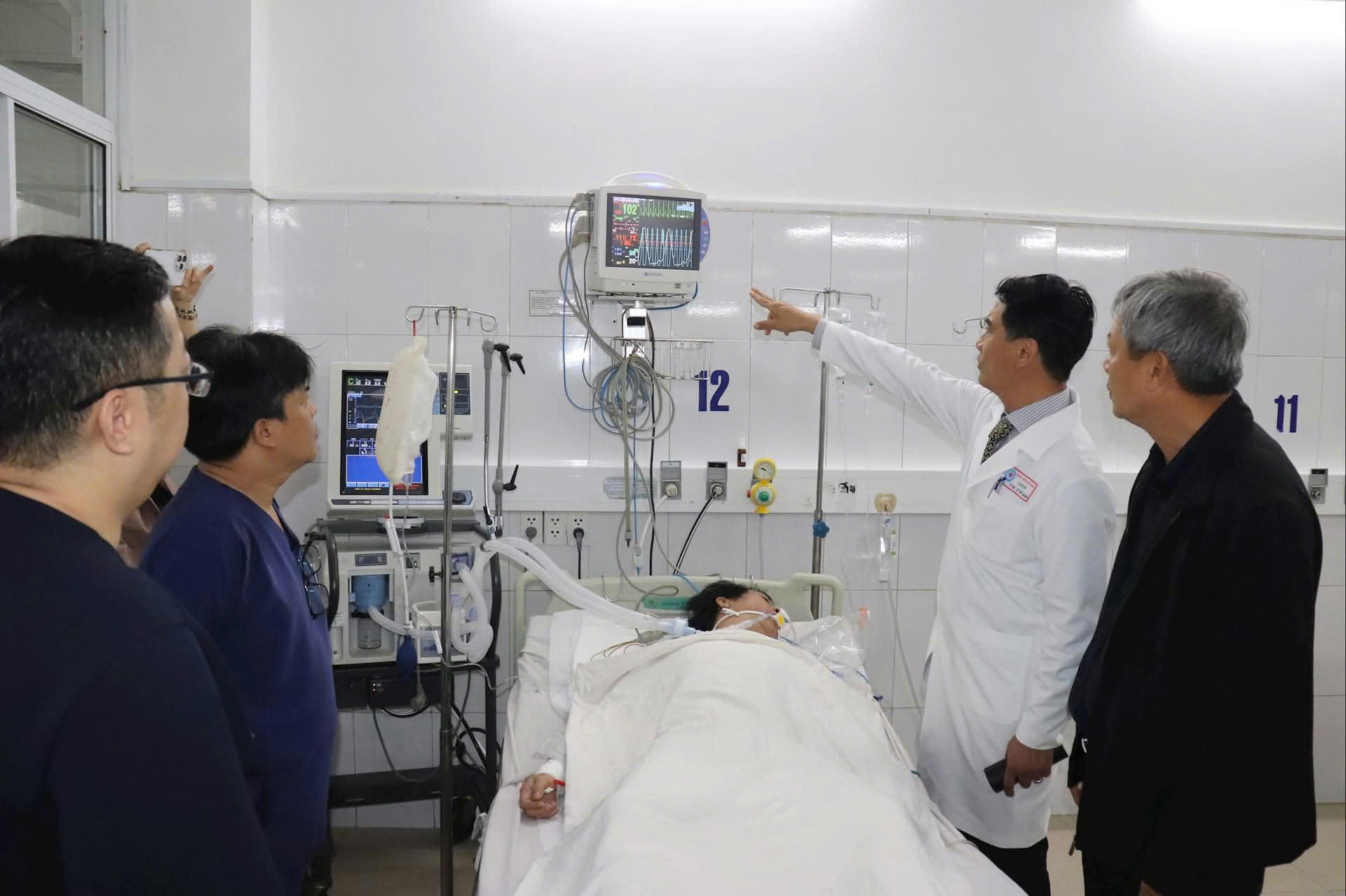 Vụ 8 người trong gia đình ở Đà Nẵng ngạt khí: Bệnh viện dốc sức điều trị 4 nạn nhân còn lại- Ảnh 1. Vụ 8 người trong gia đình ở Đà Nẵng ngạt khí: Bệnh viện dốc sức điều trị 4 nạn nhân còn lại- Ảnh 1.