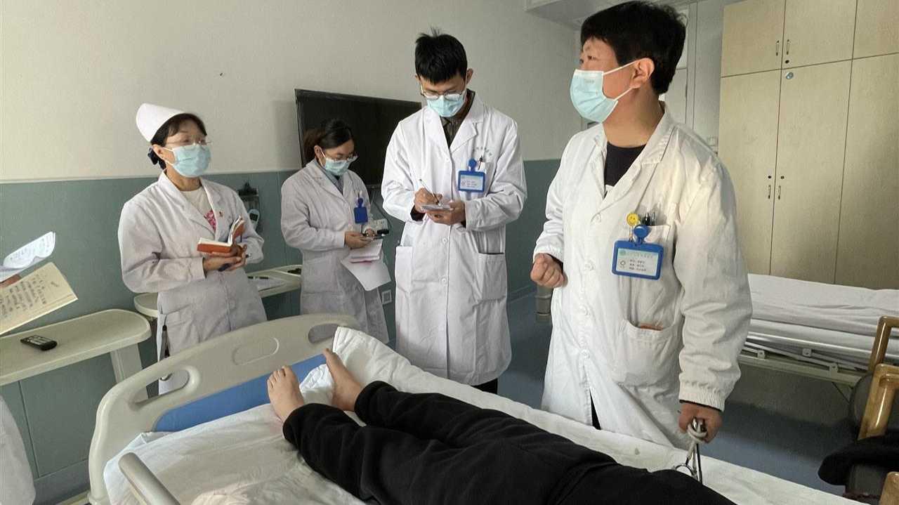 Người đàn ông cấp cứu giữa đêm vì uống thứ này trước khi ngủ: Bác sĩ cảnh báo “chứa chất độc mạnh”- Ảnh 1. Người đàn ông cấp cứu giữa đêm vì uống thứ này trước khi ngủ: Bác sĩ cảnh báo “chứa chất độc mạnh”- Ảnh 1.