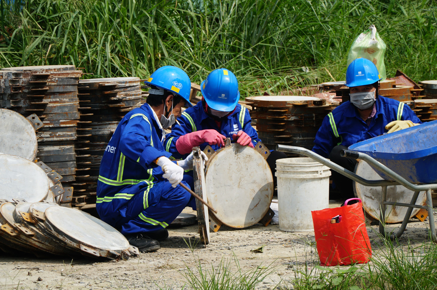 'Thần đèn' nâng cây cầu trên tuyến huyết mạch TPHCM lên 1,25 m- Ảnh 8.