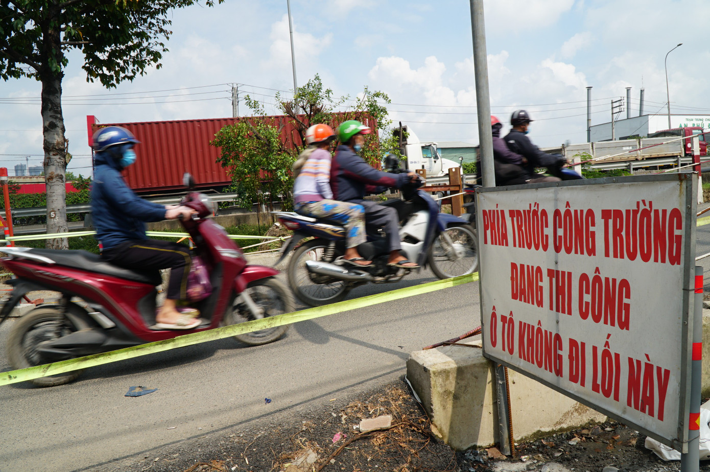 'Thần đèn' nâng cây cầu trên tuyến huyết mạch TPHCM lên 1,25 m- Ảnh 3.
