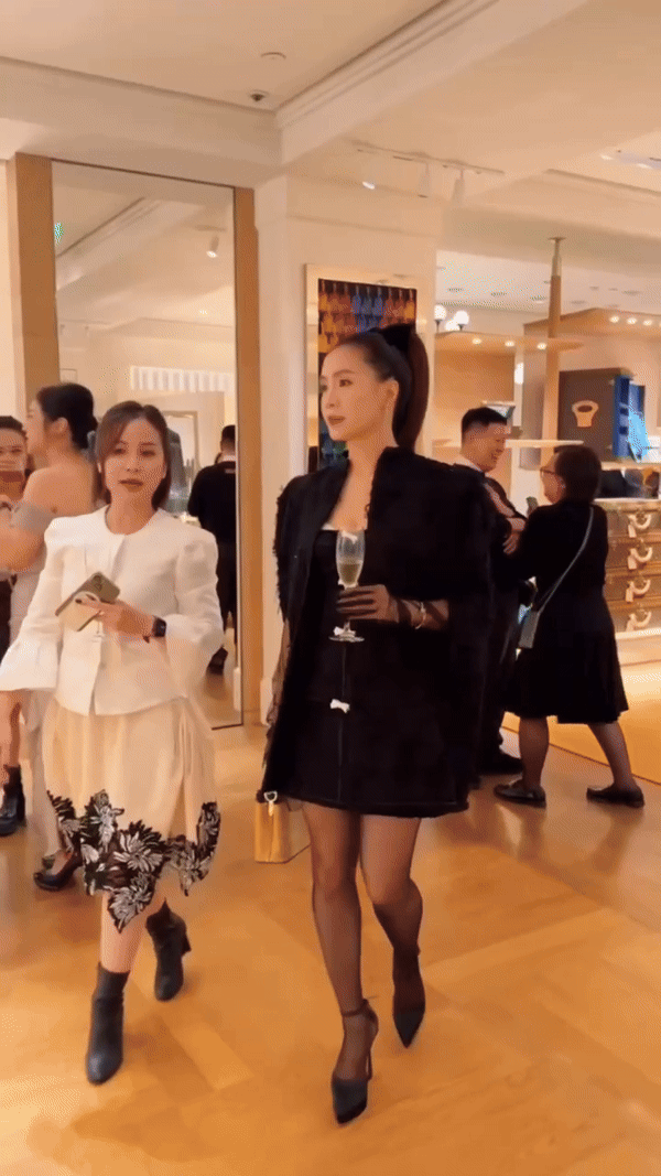 Tuổi trung niên của Hồng Diễm: Không ai hơn được người đẹp nhất phim VTV- Ảnh 8. Tuổi trung niên của Hồng Diễm: Không ai hơn được người đẹp nhất phim VTV- Ảnh 8.